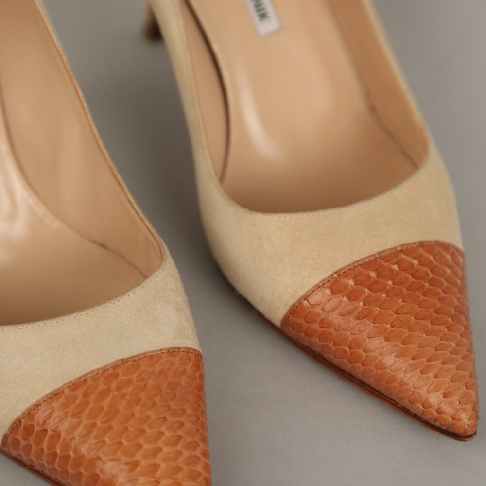 Rare MANOLO BLAHNIK Suede Heels - Picture 7 of 10